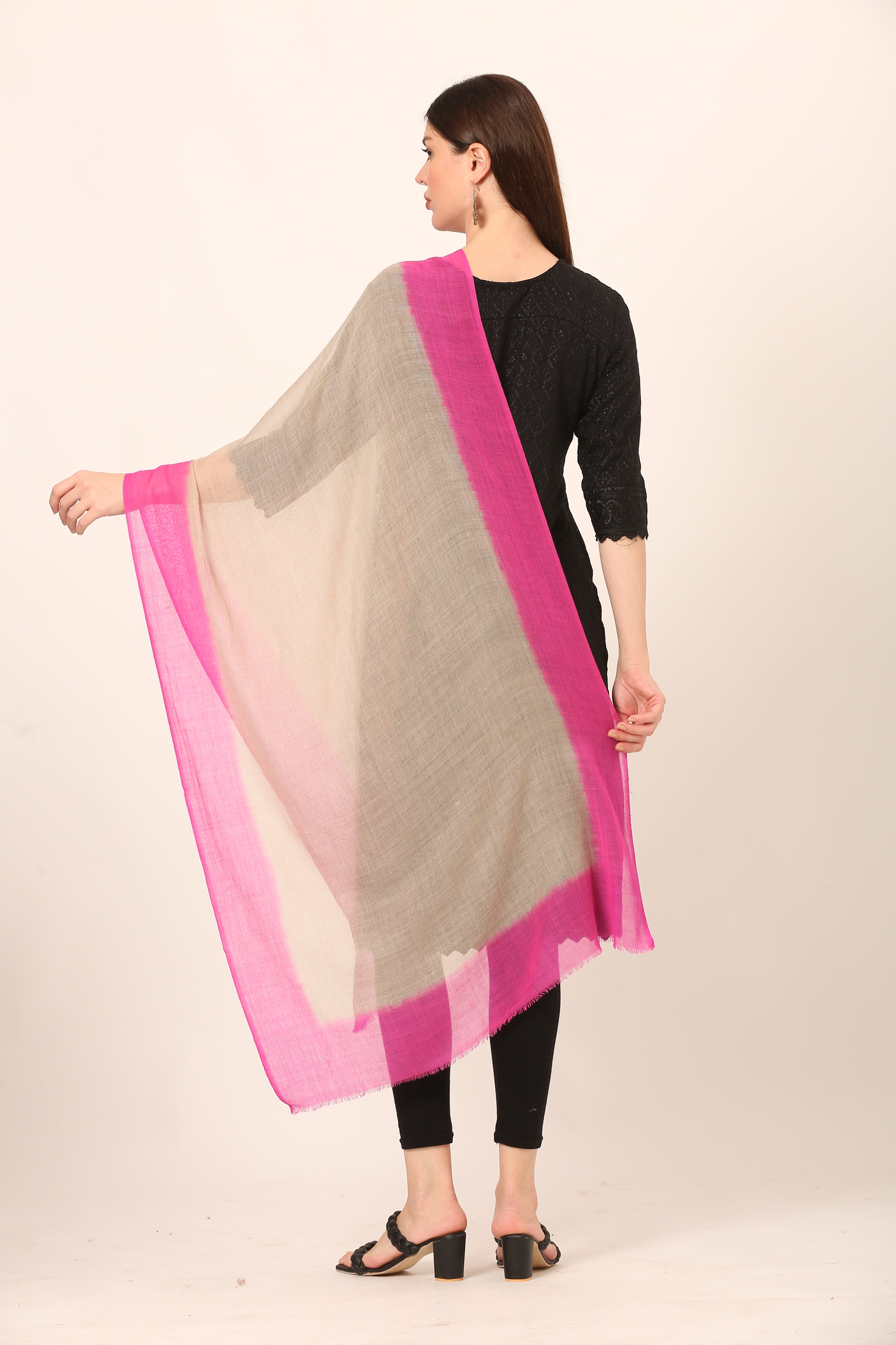 lite woolen dyed stole